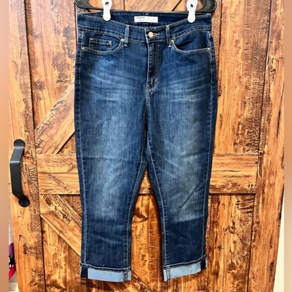 Levi signature women’s dark wash skinny mid rise capri jeans size 30 EUC - Picture 1 of 5